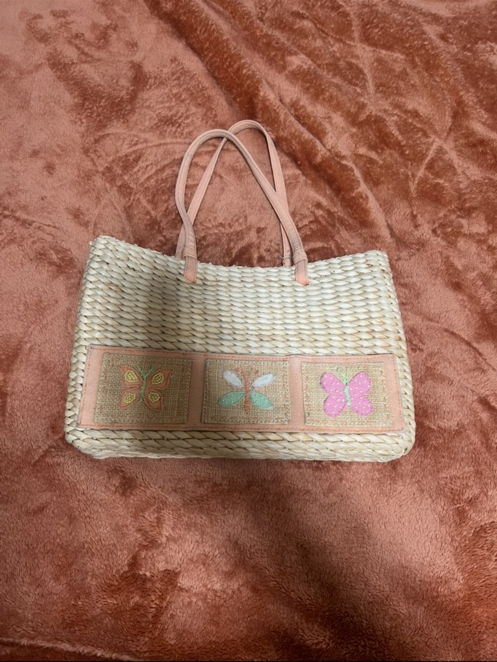 Straw Butterfly Appliqué Tote Bag in Natural and Pink